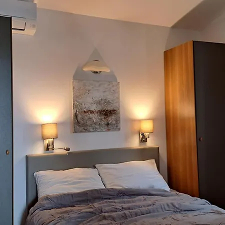 Apartment Stipe Drage