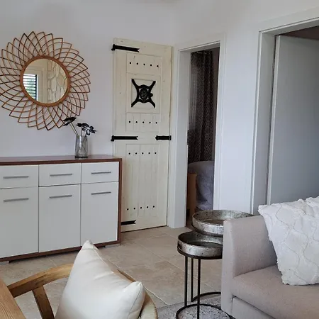 Apartment Stipe Drage