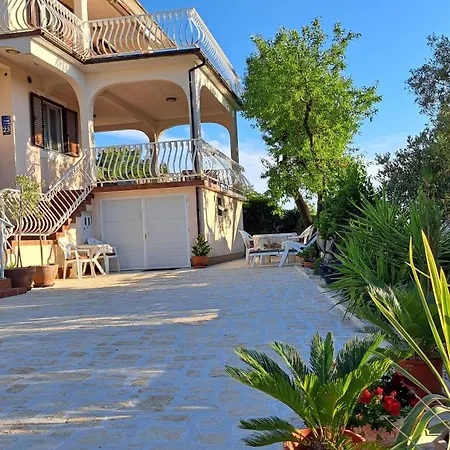 Apartment Stipe Drage