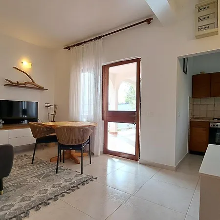Stipe Apartment *